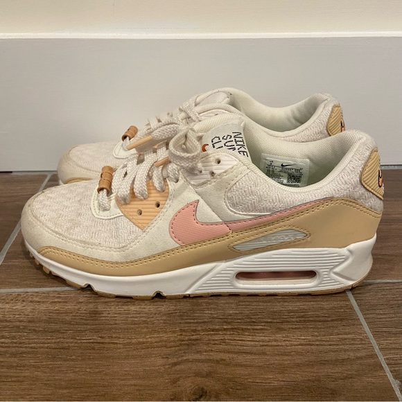 Nike Shoes - Women’s Air Max 90 SE